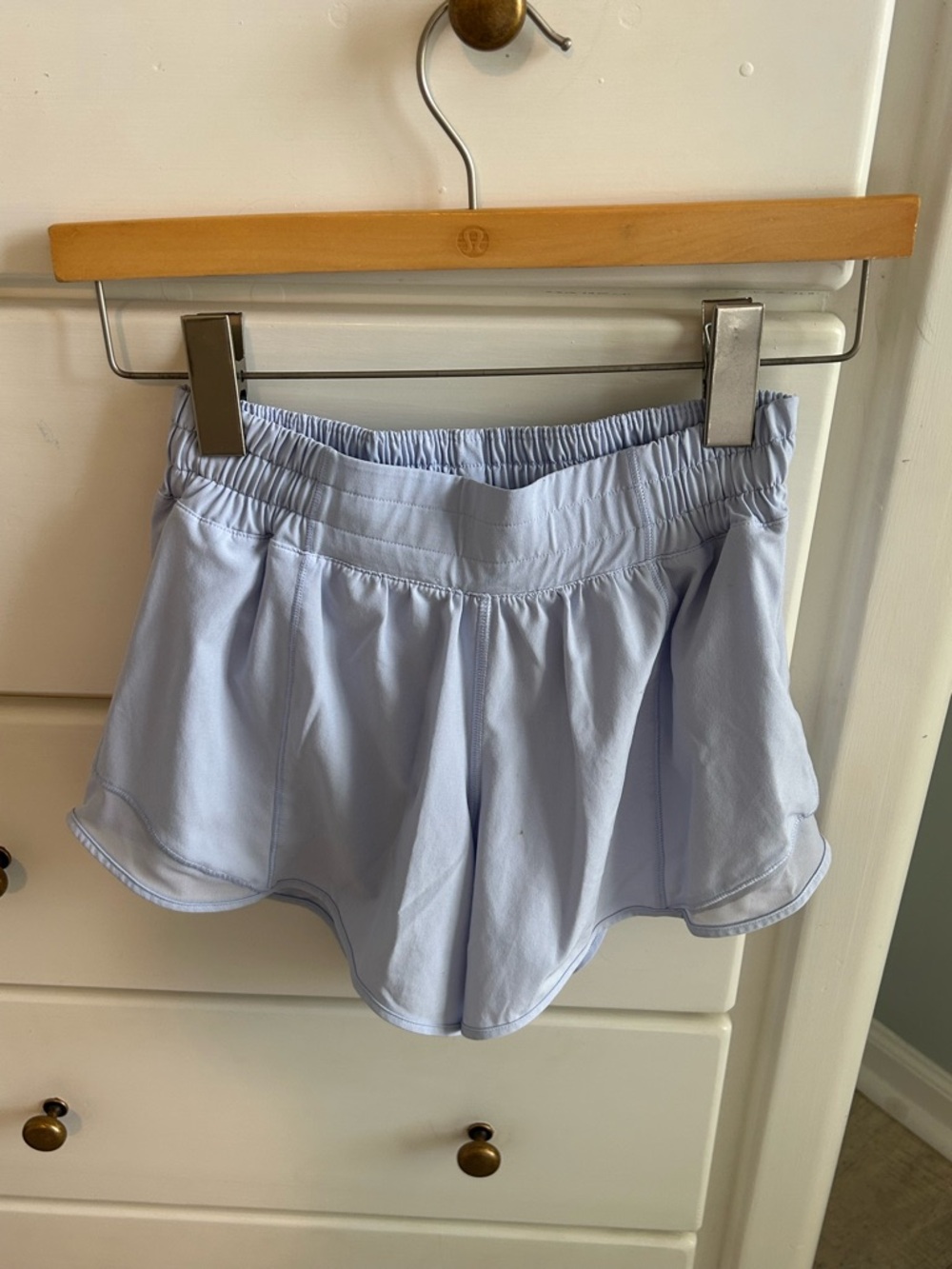 EUC lululemon hotty hot HR 4” shorts sz 4 in light blue
